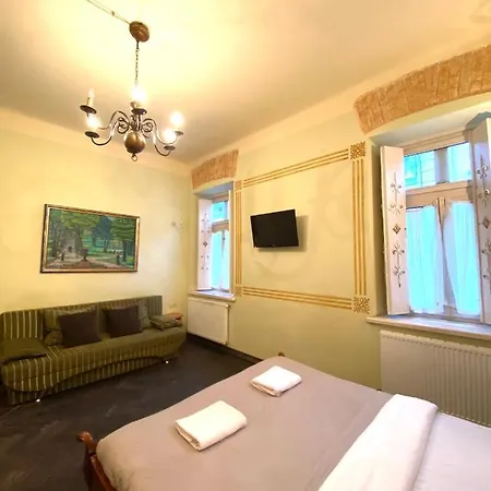 в центрі на вулиці валова 21 * Leópolis