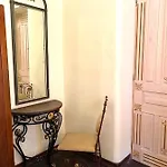 в центрі на вулиці валова 21 *