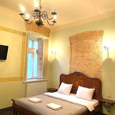 в центрі на вулиці валова 21 * Lvov