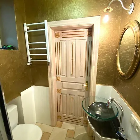 в центрі на вулиці валова 21 * Lvov