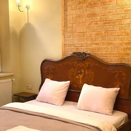 в центрі на вулиці валова 21 Lvov