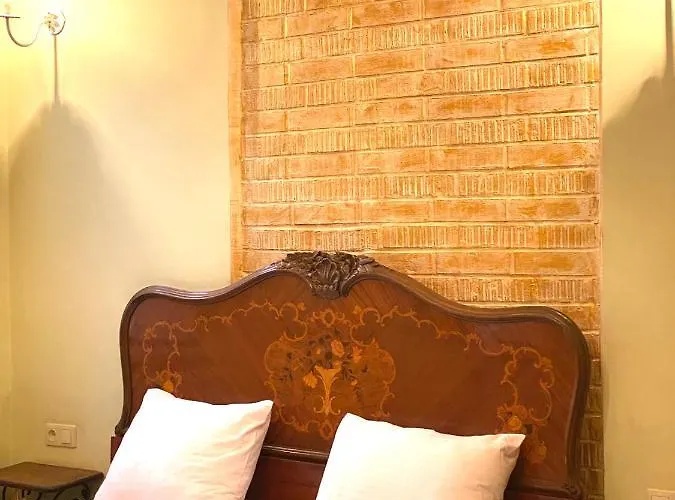 в центрі на вулиці валова 21 Apartment *