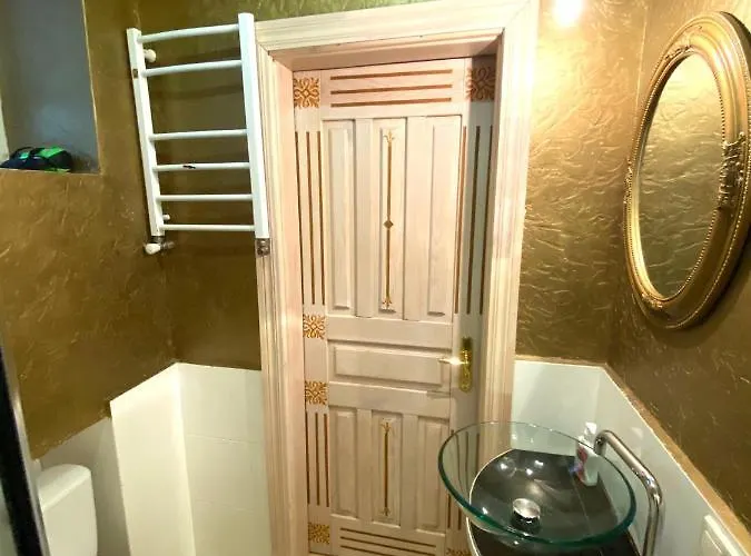 в центрі на вулиці валова 21 * Lviv