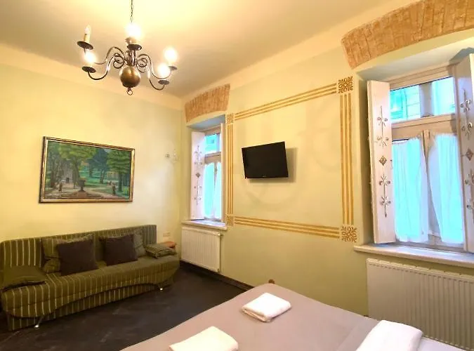 в центрі на вулиці валова 21 * Lviv