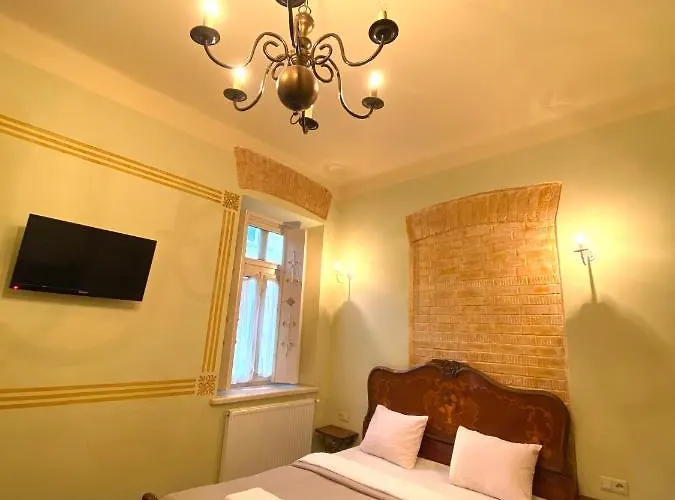 в центрі на вулиці валова 21 Lviv