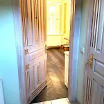 в центрі на вулиці валова 21 Lviv