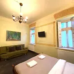 в центрі на вулиці валова 21 * Lviv