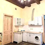 в центрі на вулиці валова 21 Apartment Lviv
