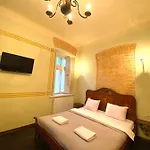 в центрі на вулиці валова 21 Apartment Lviv